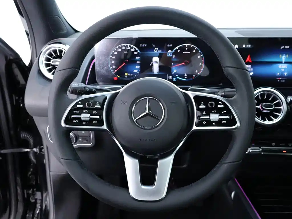 MERCEDES BENZ GLB 2023