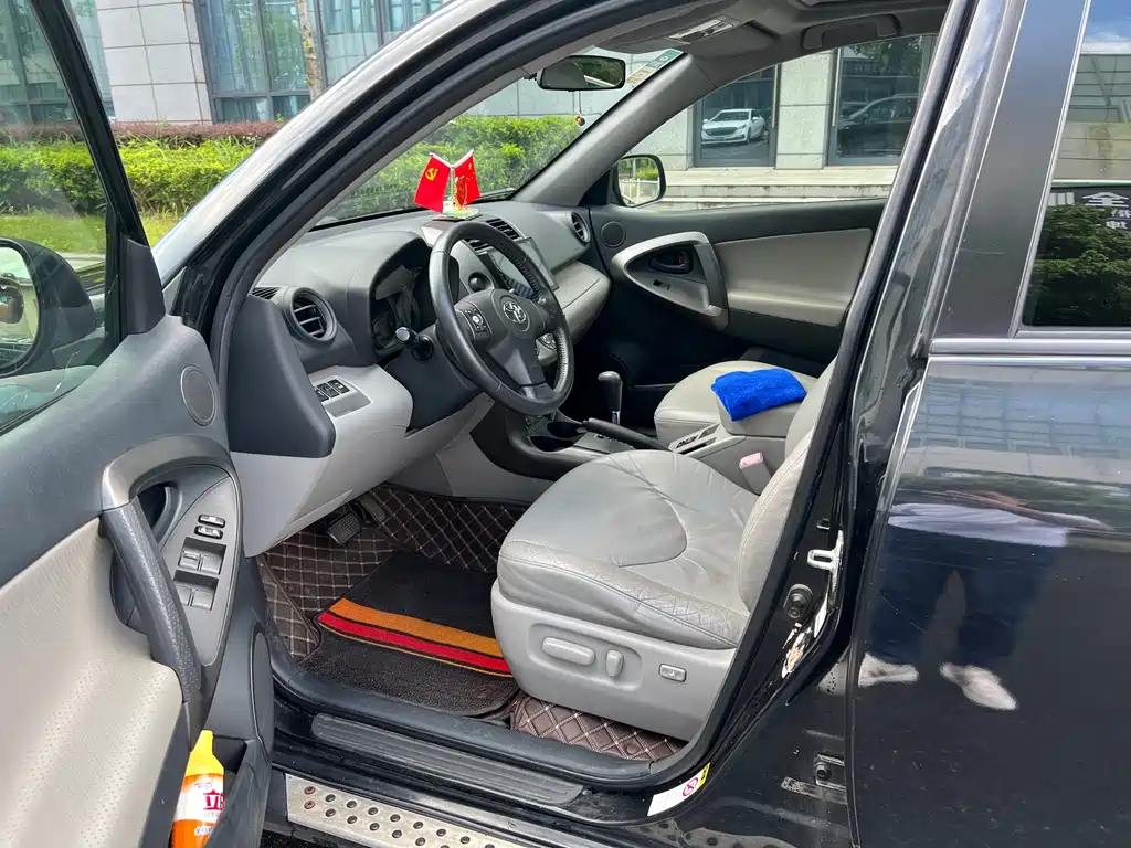 TOYOTA RAV4 RONGFANG 2011