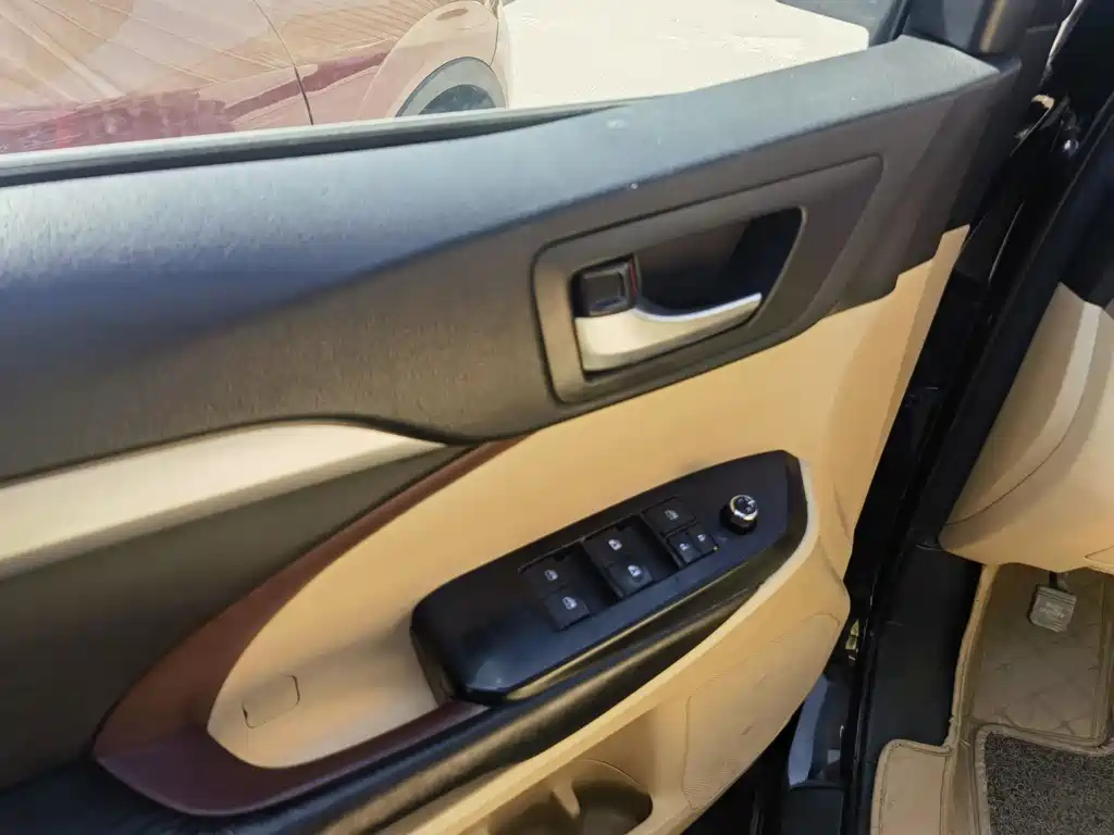 TOYOTA HIGHLANDER 2015