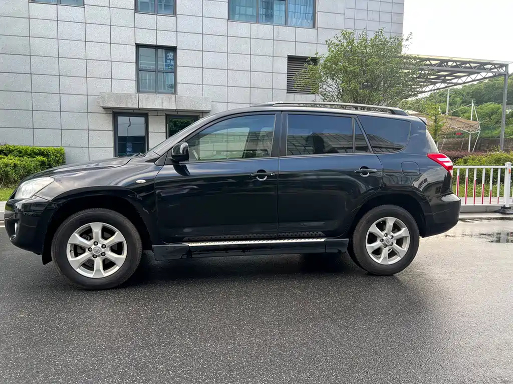 TOYOTA RAV4 RONGFANG 2011