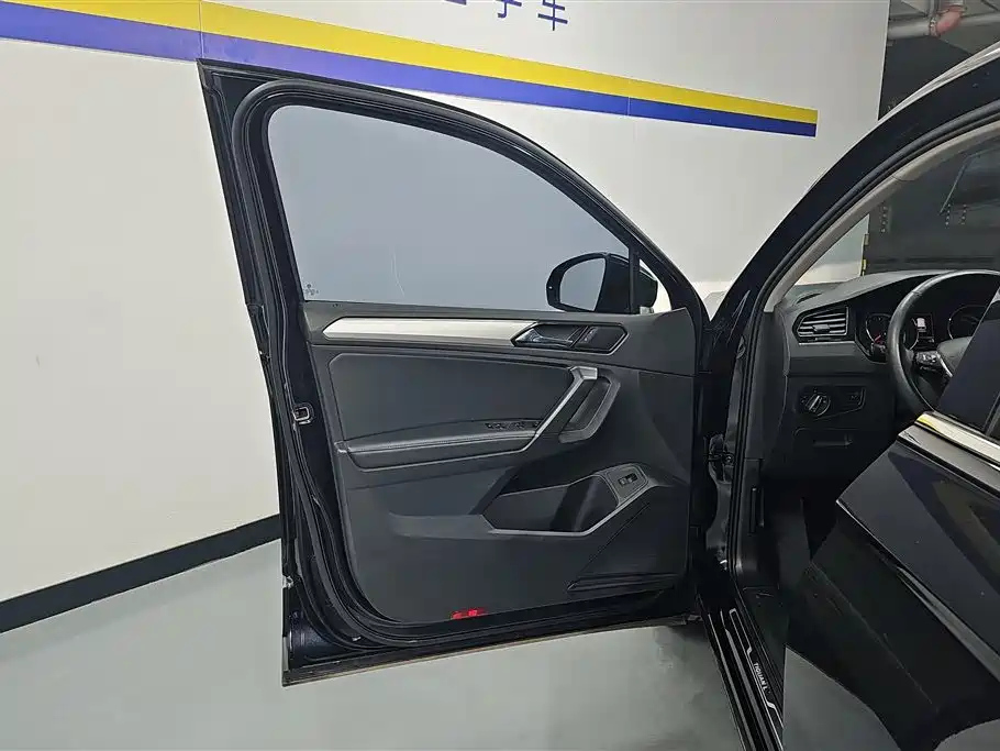 VOLKSWAGEN TIGUAN L 2020