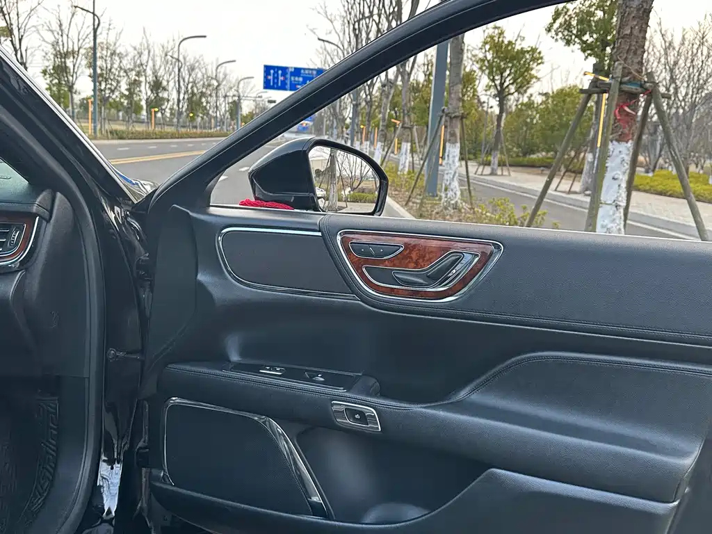 LINCOLN CONTINENTAL 2020
