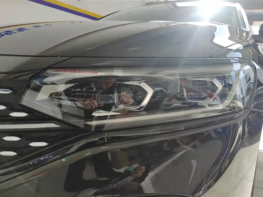 VOLKSWAGEN PASSAT 2022