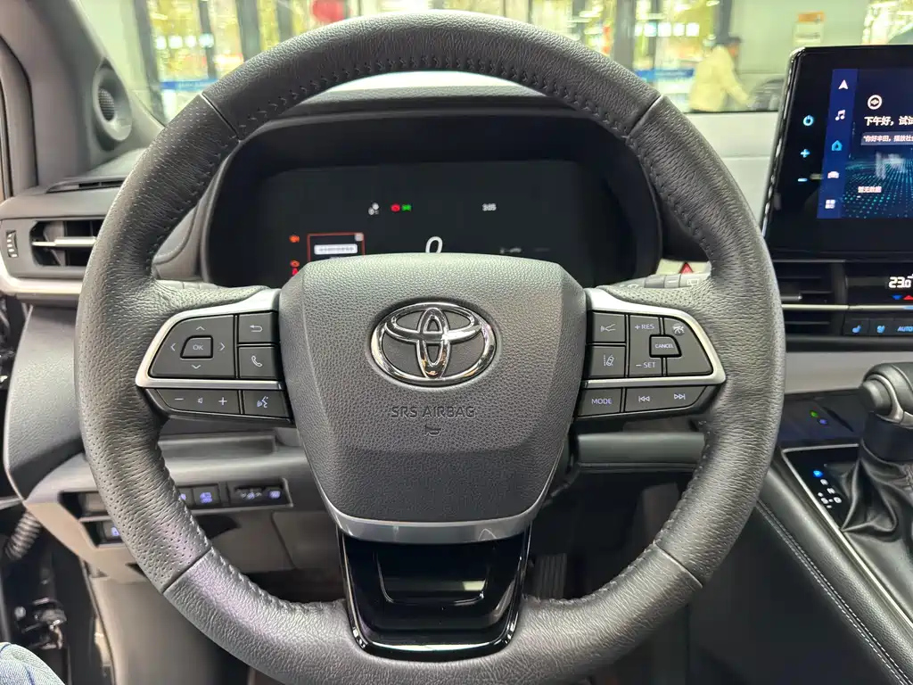 TOYOTA GRANVIA 2023