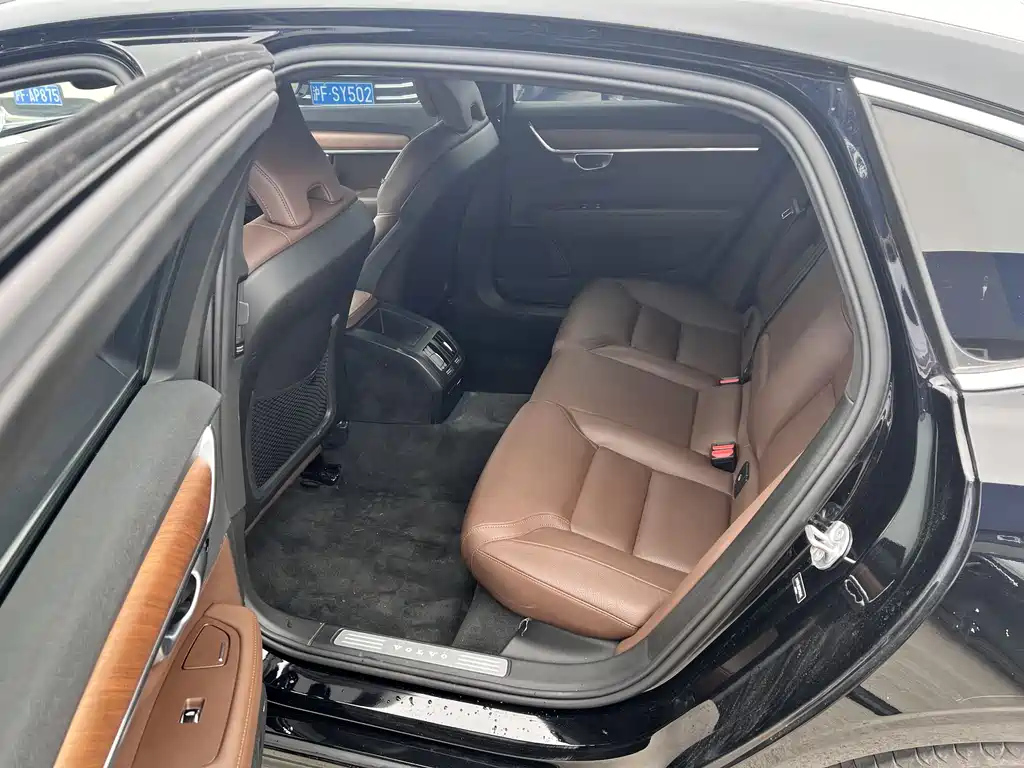 VOLVO S90 2023