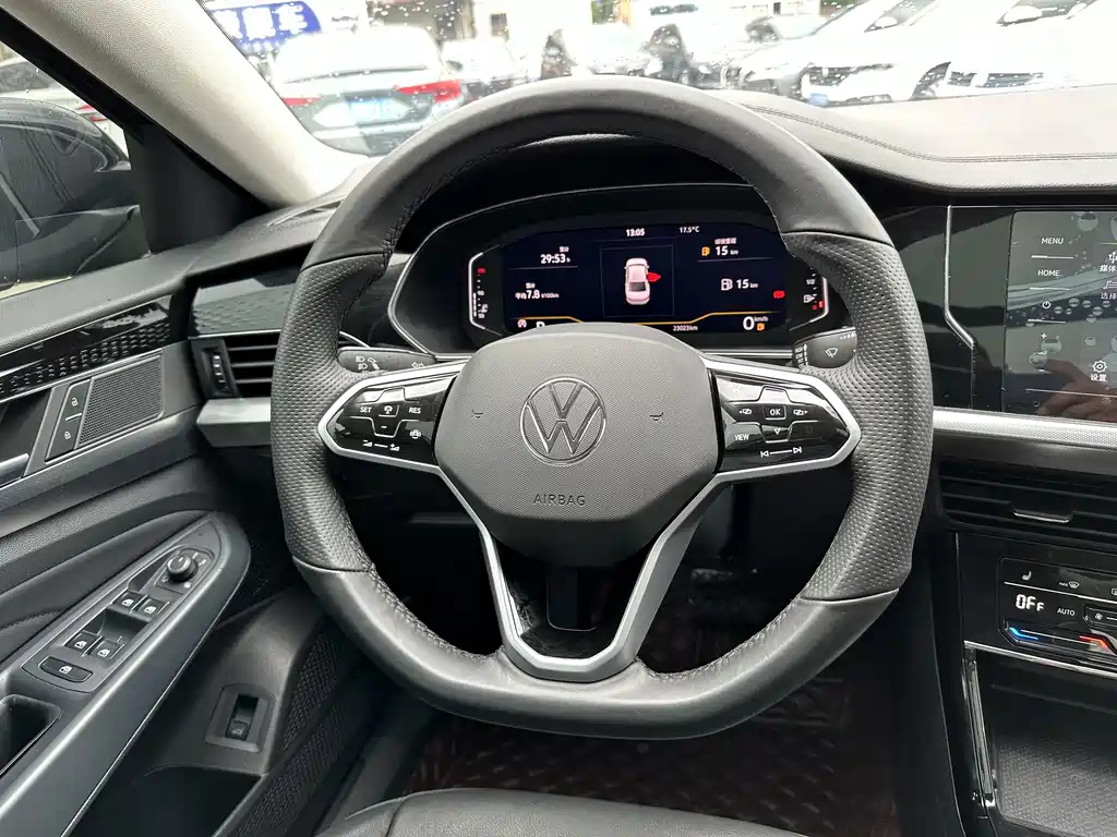 VOLKSWAGEN PASSAT 2023