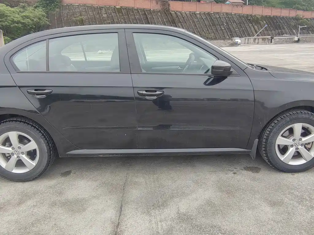 VOLKSWAGEN LAVIDA 2013