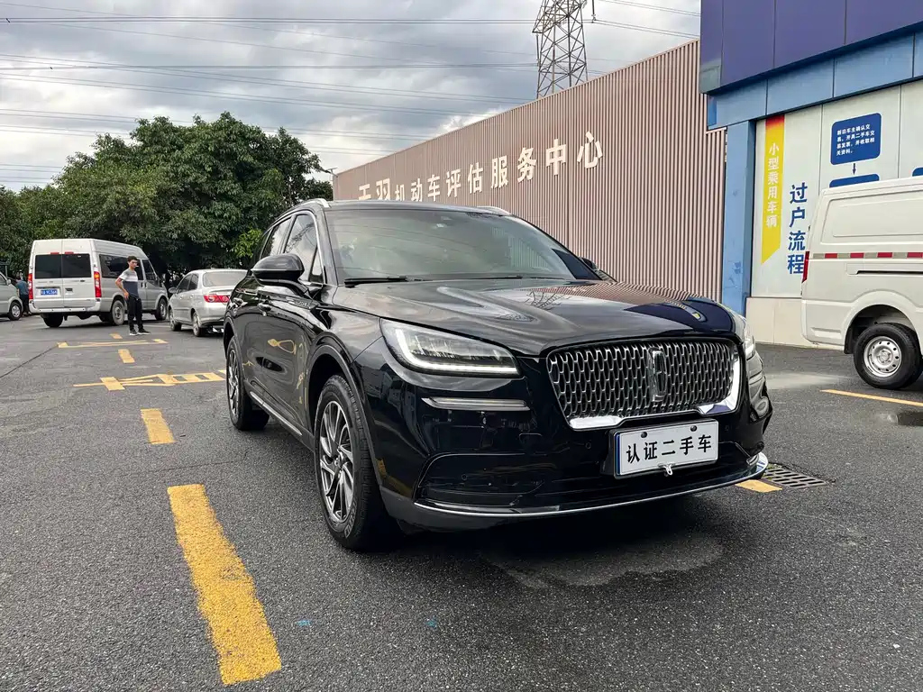 LINCOLN ADVENTURER 2020