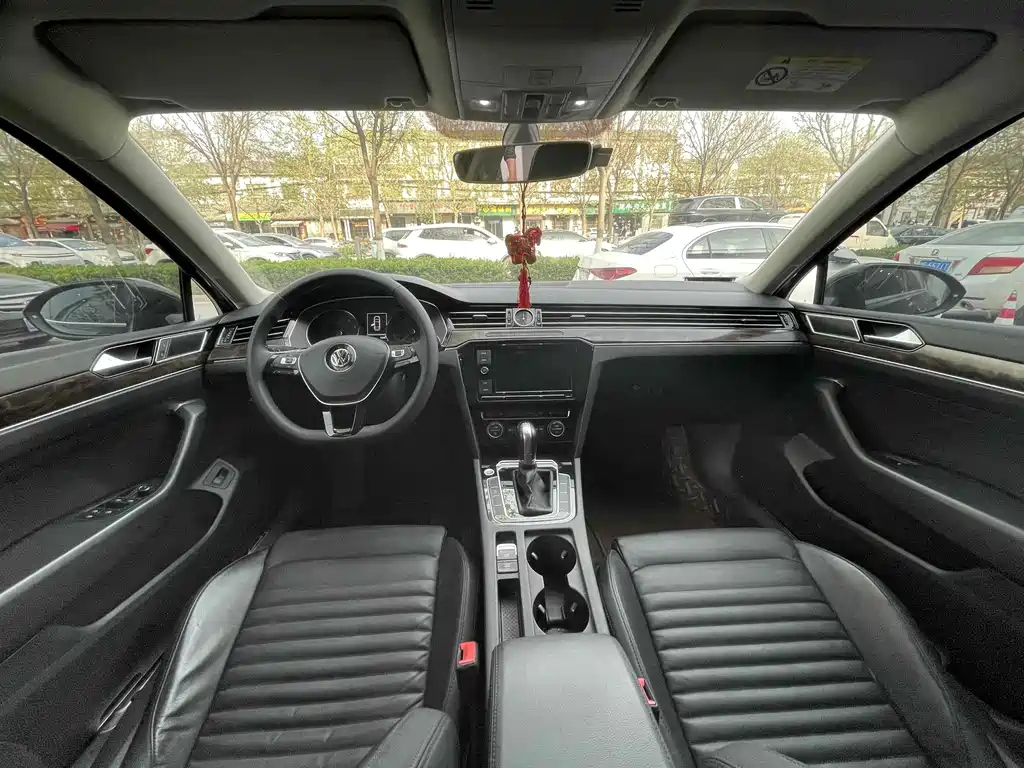 VOLKSWAGEN MAGOTAN 2019