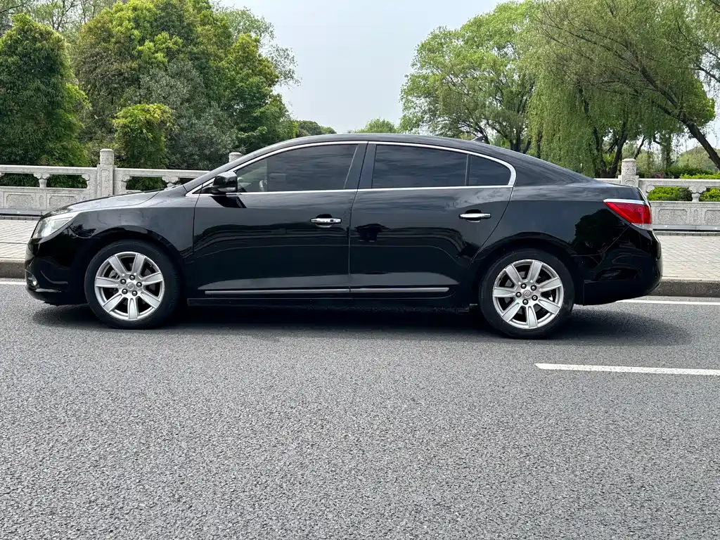BUICK LACROSSE 2012