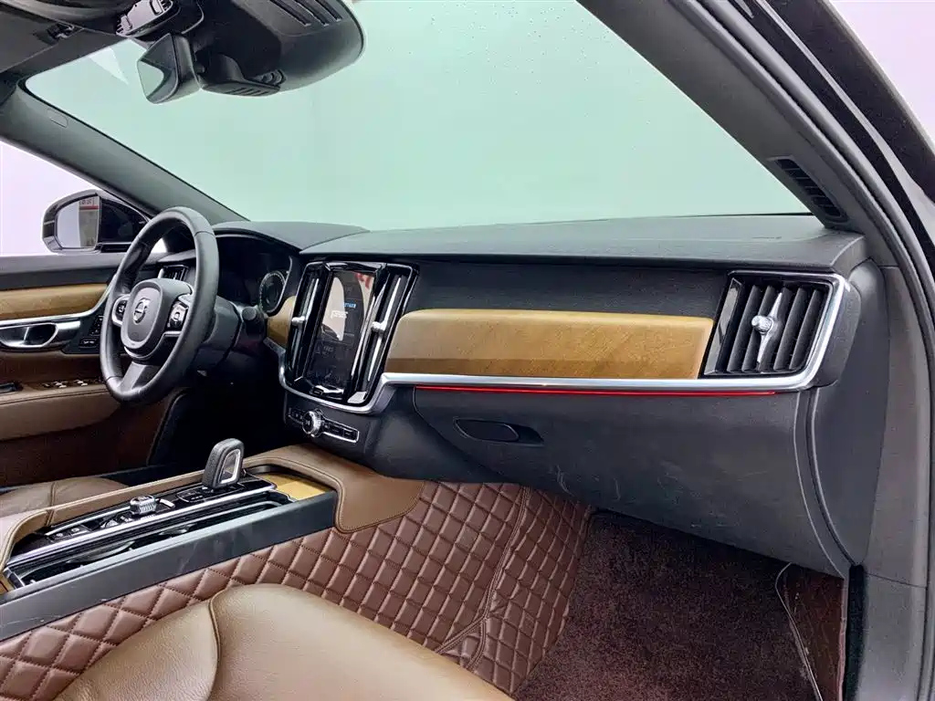 VOLVO S90 2021