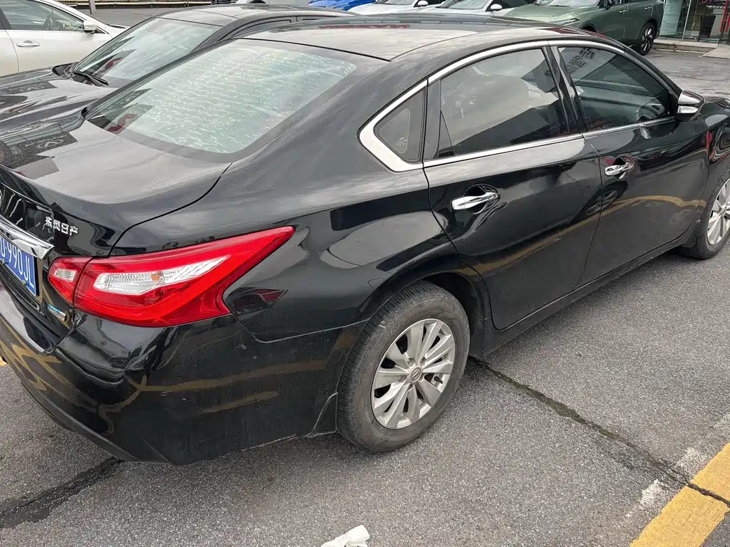 NISSAN TEANA 2017