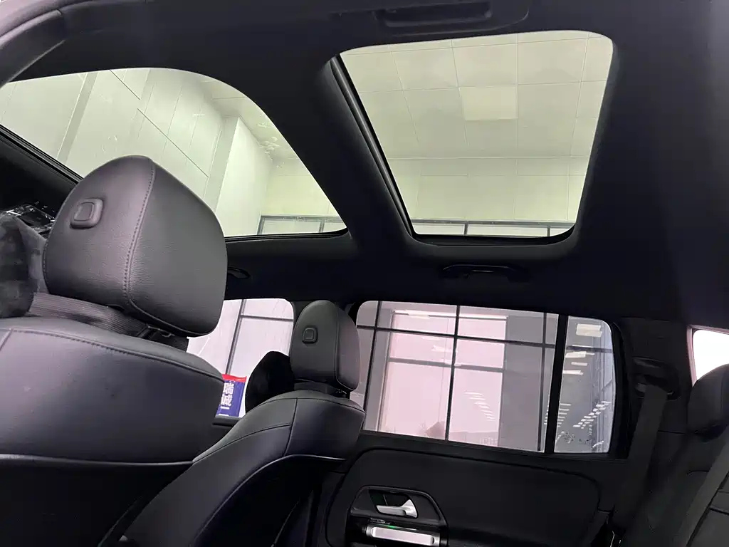MERCEDES BENZ GLB 2023