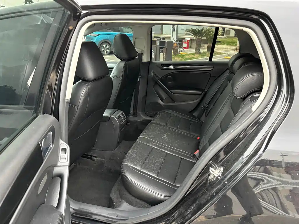 VOLKSWAGEN GOLF 2012