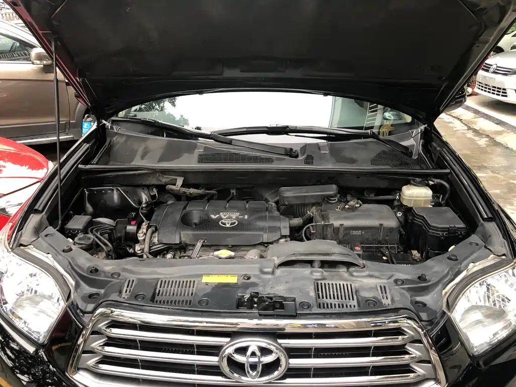 TOYOTA HIGHLANDER 2010