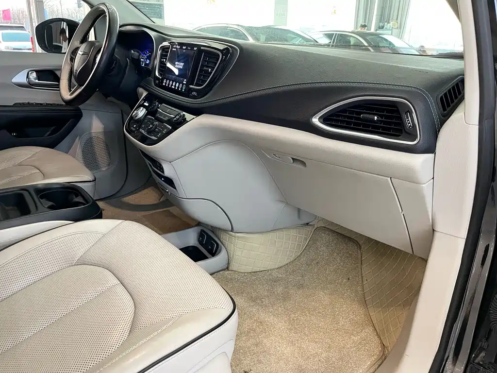 CHRYSLER OTHER 2018