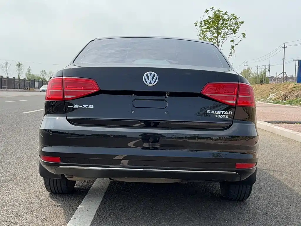 VOLKSWAGEN SAGITAR 2018