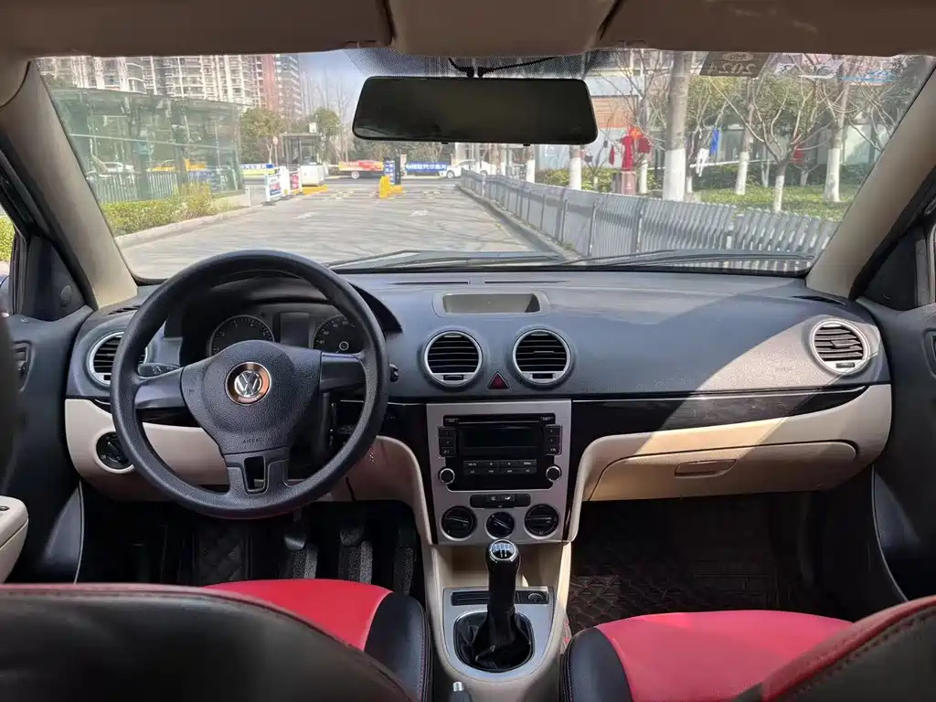 VOLKSWAGEN LAVIDA 2013