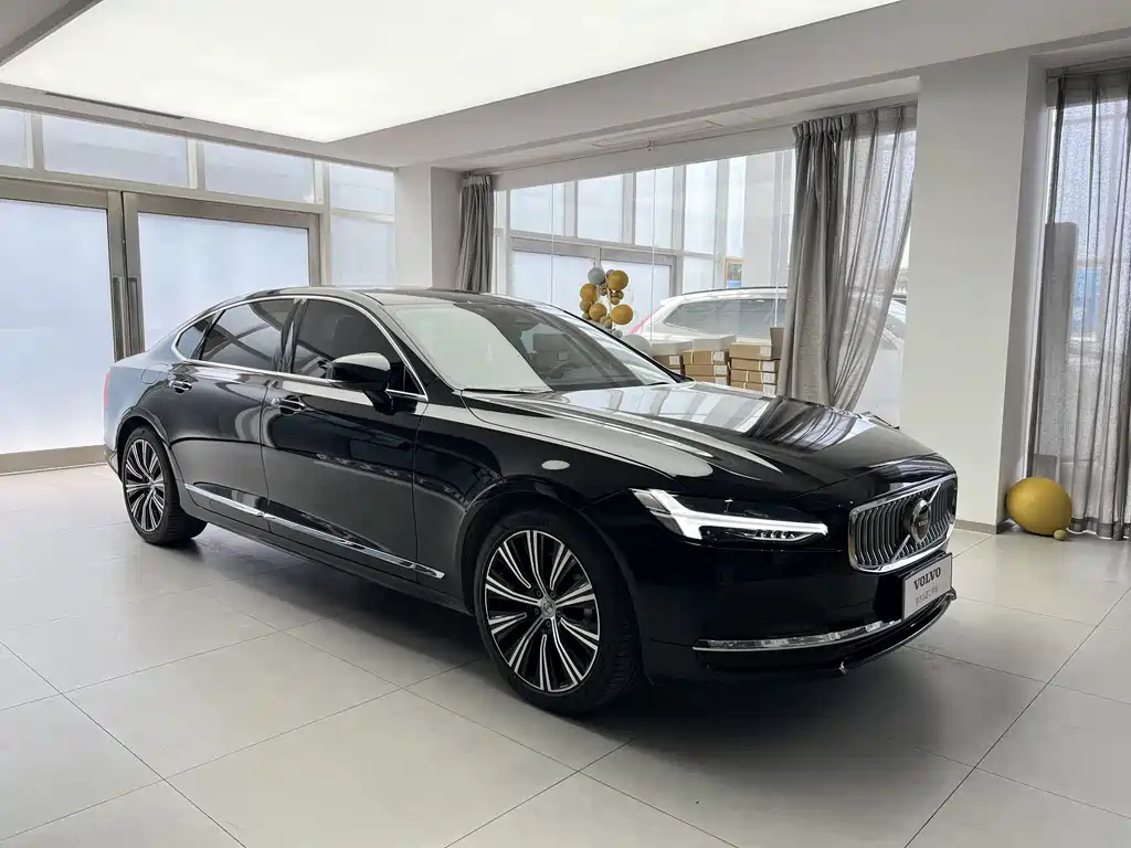 VOLVO S90 2023