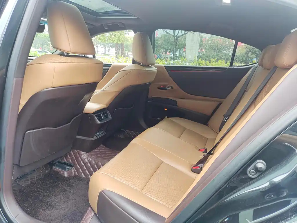 LEXUS ES 2020