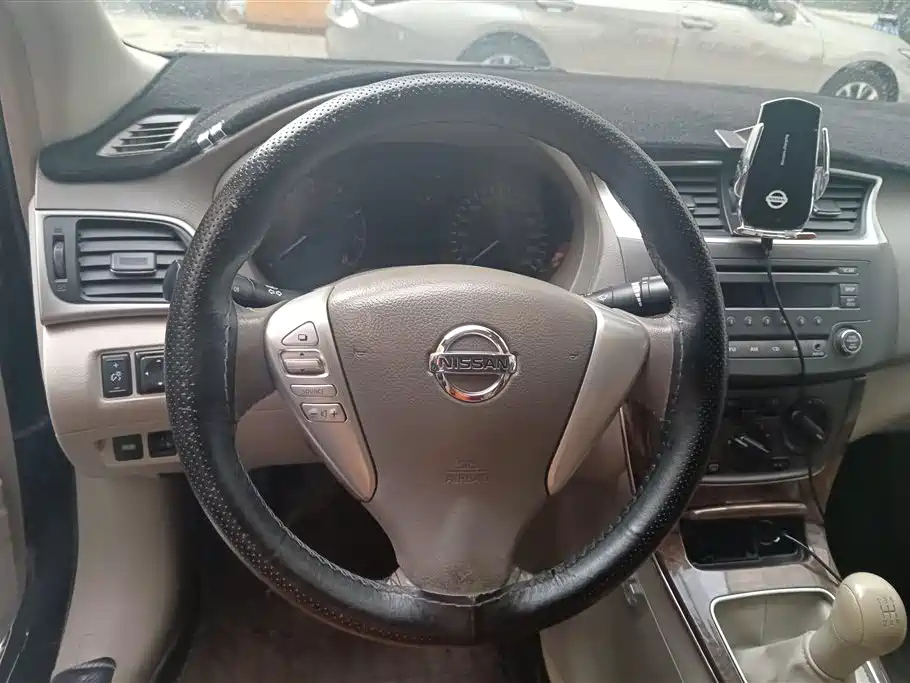 NISSAN SYLPHY 2013