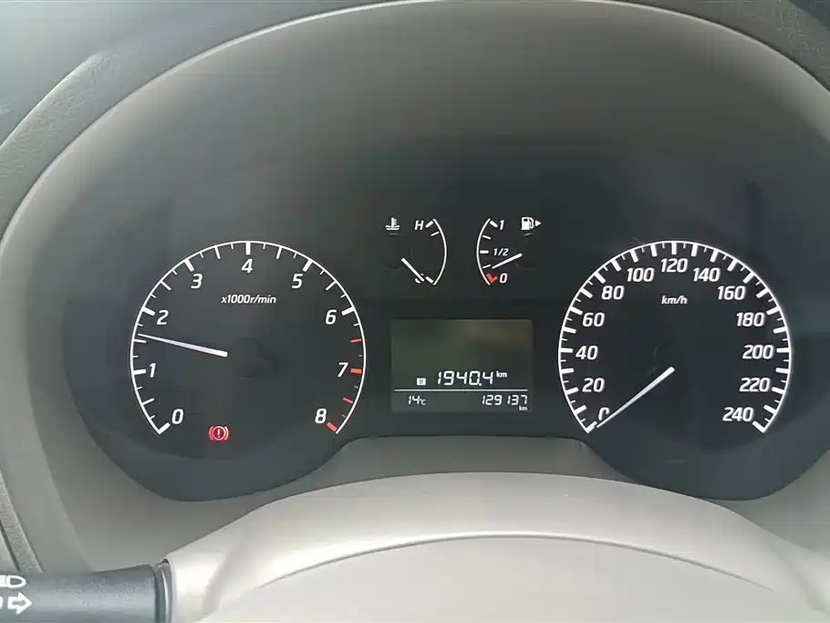 NISSAN SYLPHY 2013