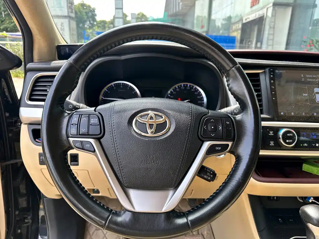 TOYOTA HIGHLANDER 2015