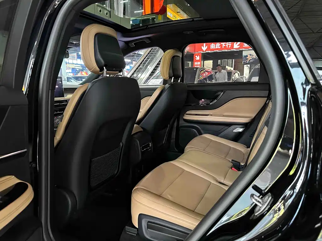 LINCOLN ADVENTURER 2021