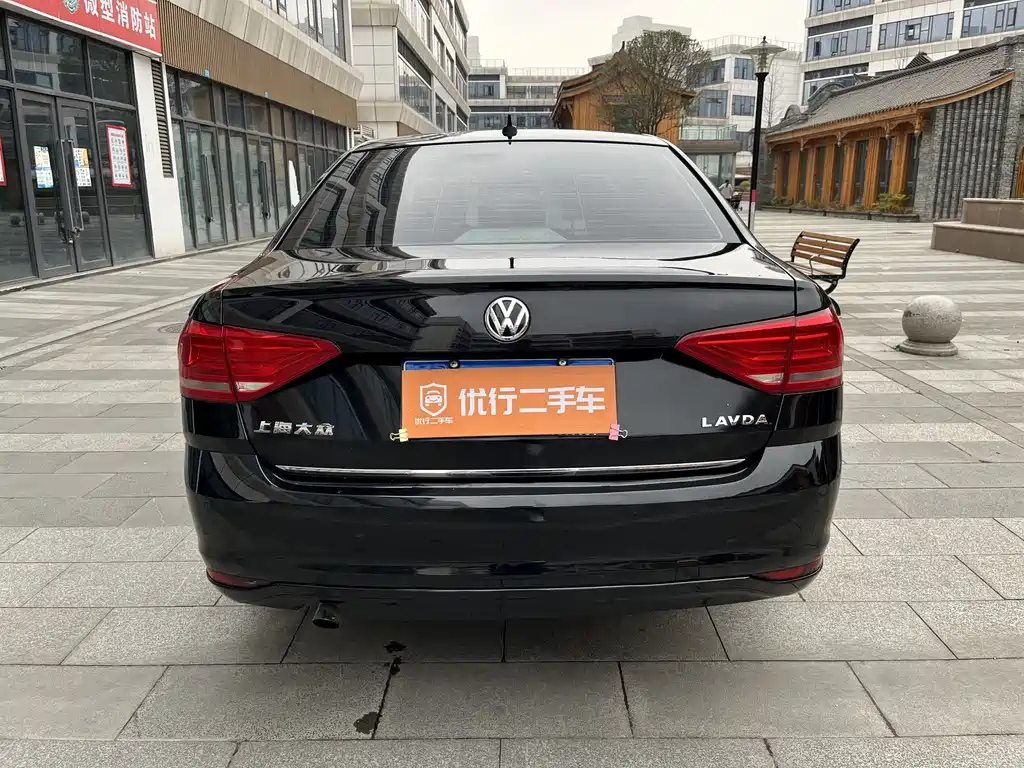 VOLKSWAGEN LAVIDA 2016