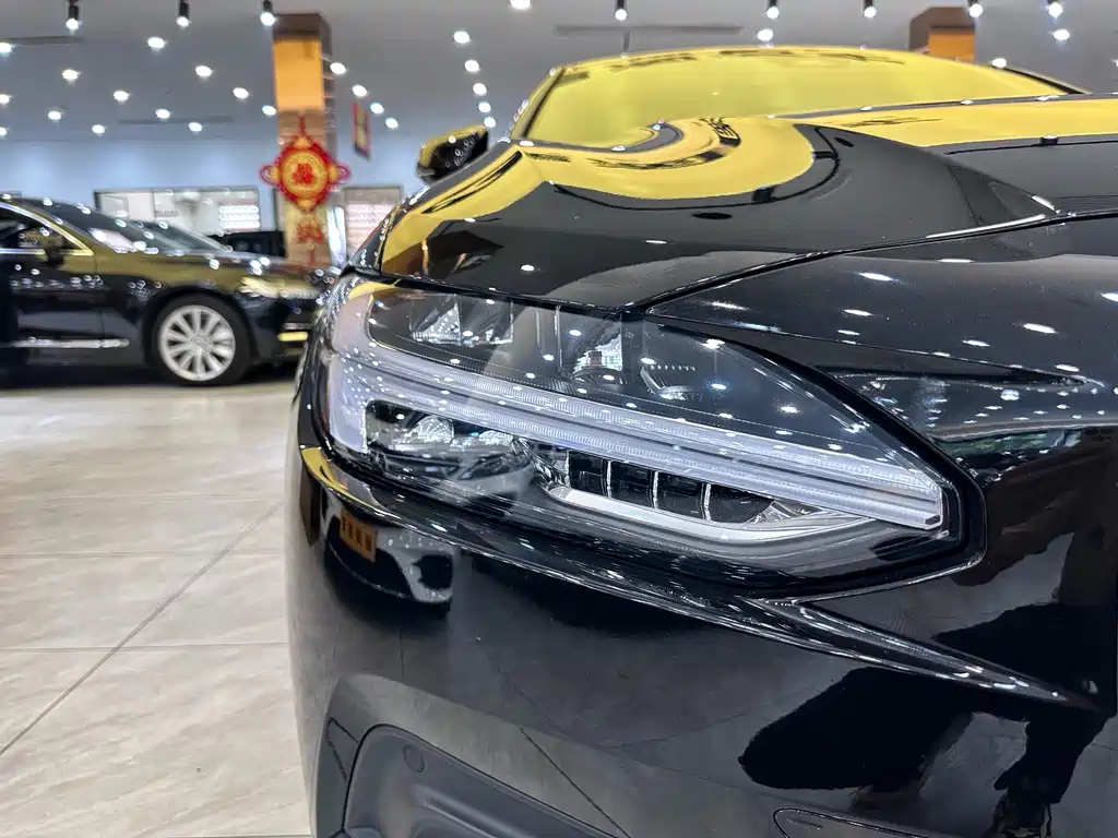 VOLVO S90 2023