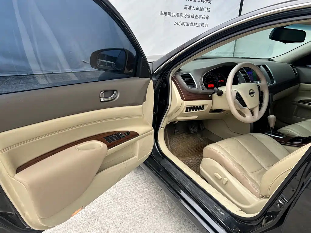 NISSAN TEANA 2010