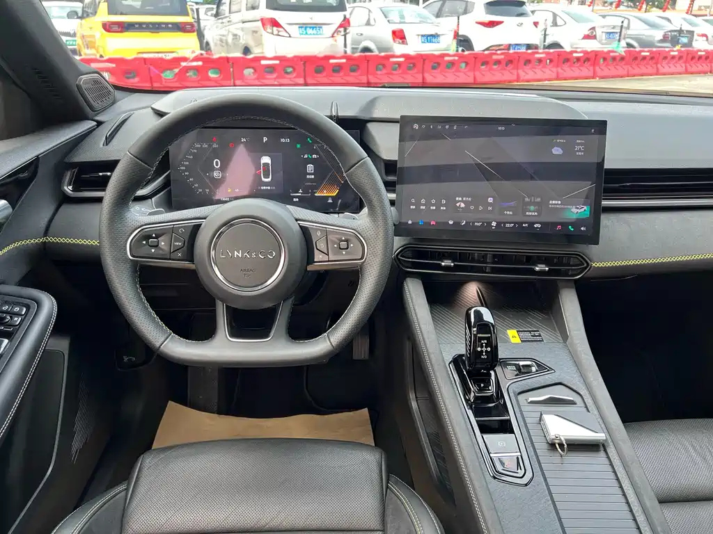 LYNK&CO 03 2022