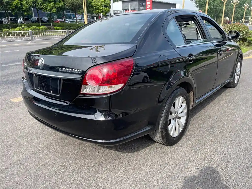 VOLKSWAGEN LAVIDA 2011