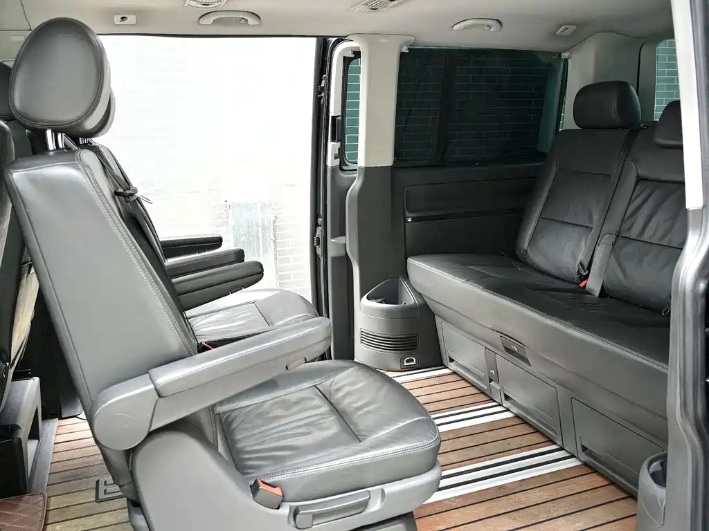 VOLKSWAGEN MULTIVAN 2016
