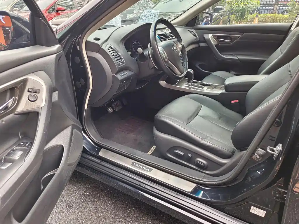 NISSAN TEANA 2015