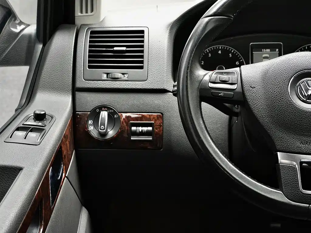 VOLKSWAGEN MULTIVAN 2016