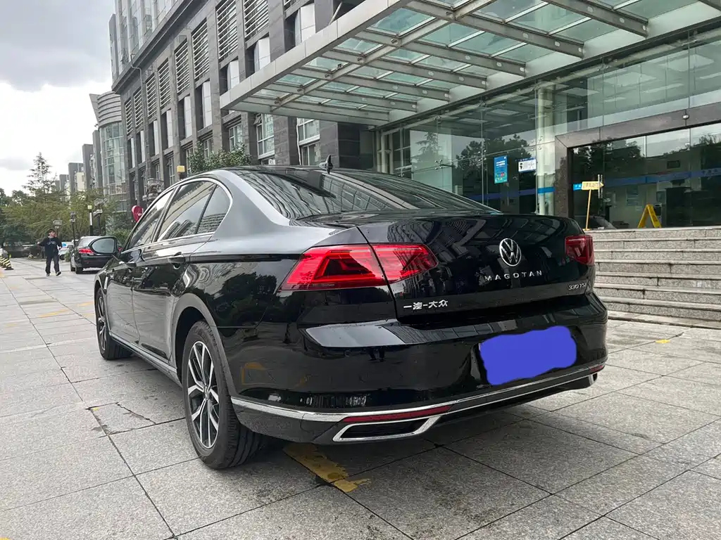 VOLKSWAGEN MAGOTAN 2022