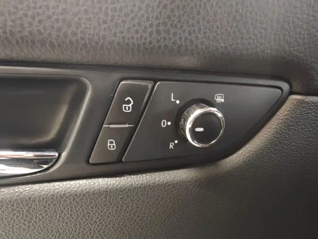 VOLKSWAGEN PASSAT 2014