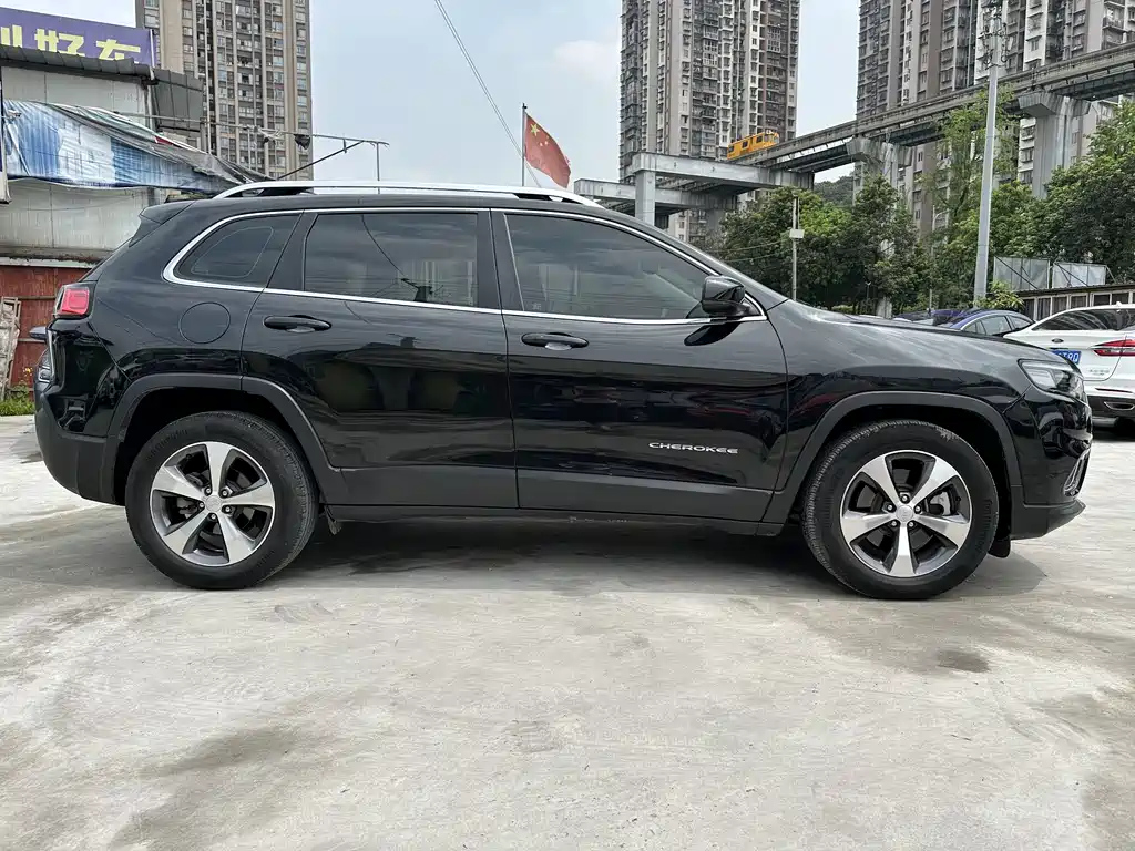 JEEP CHEROKEE 2020