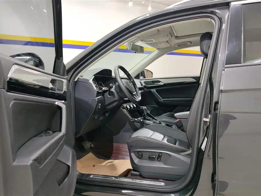 VOLKSWAGEN TAYRON 2020