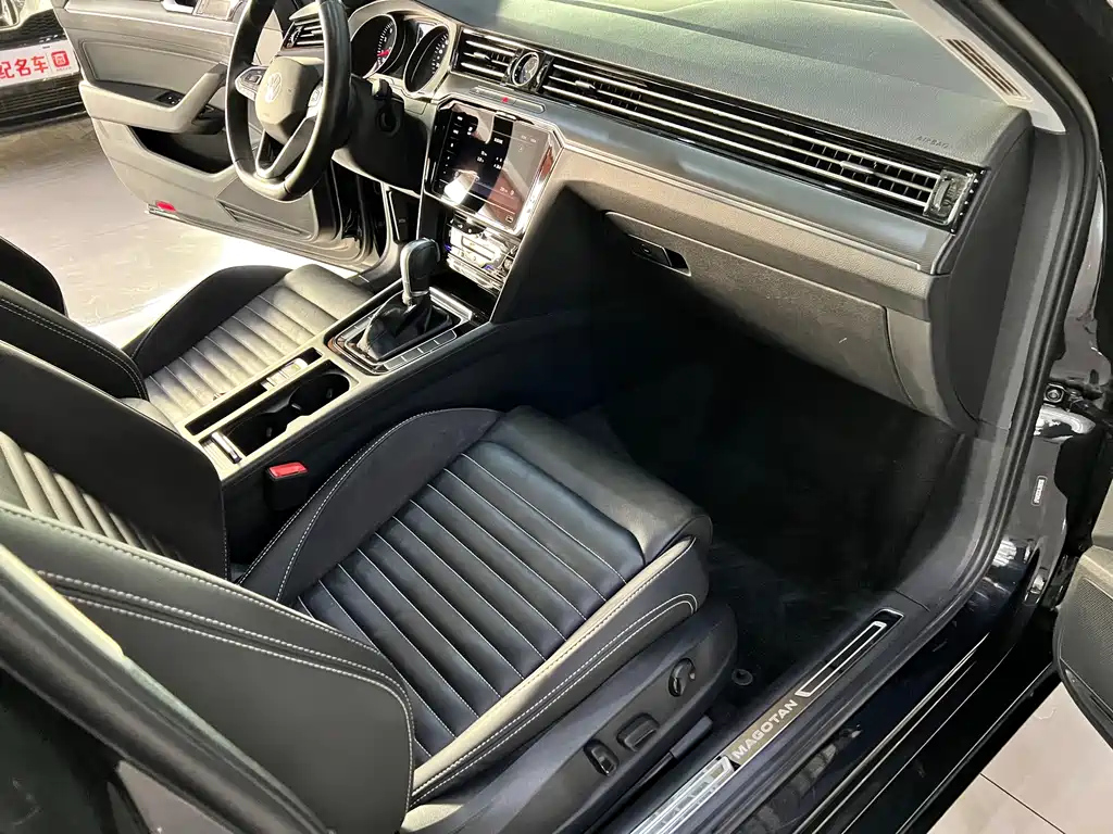 VOLKSWAGEN MAGOTAN 2020