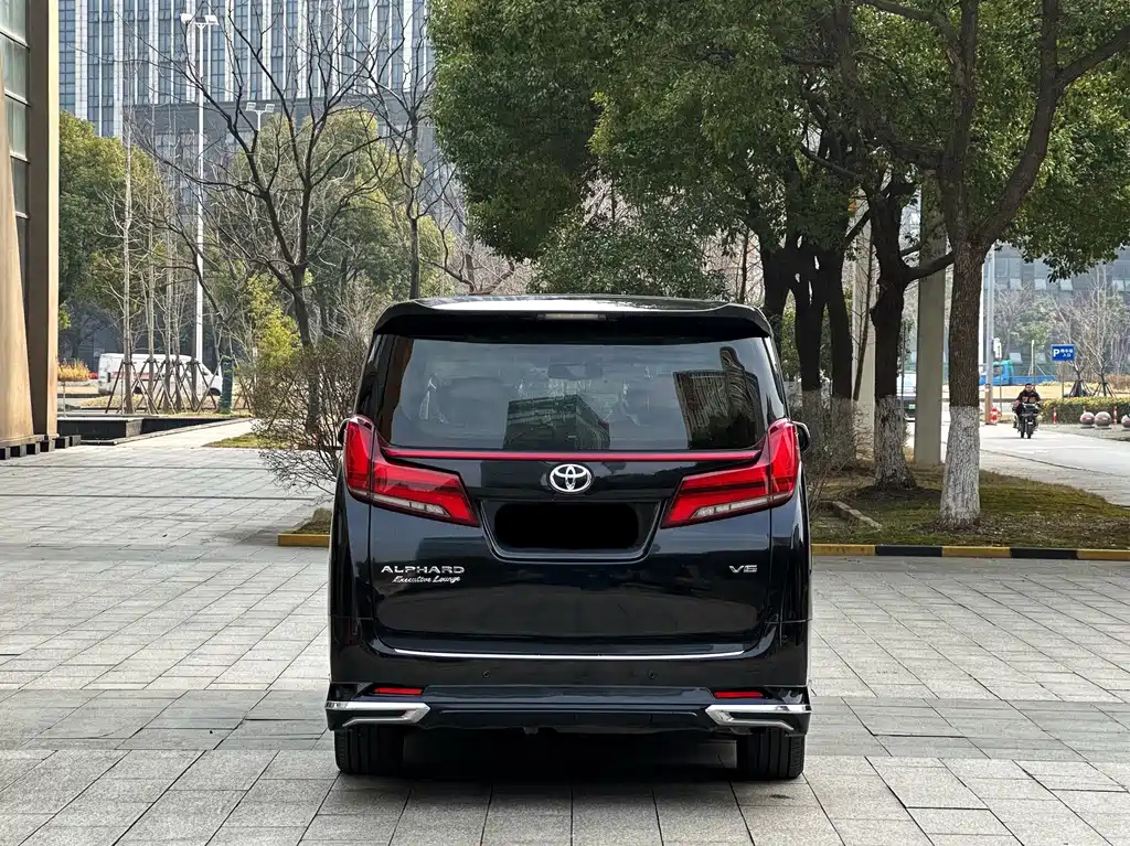 TOYOTA ALPHARD 2017