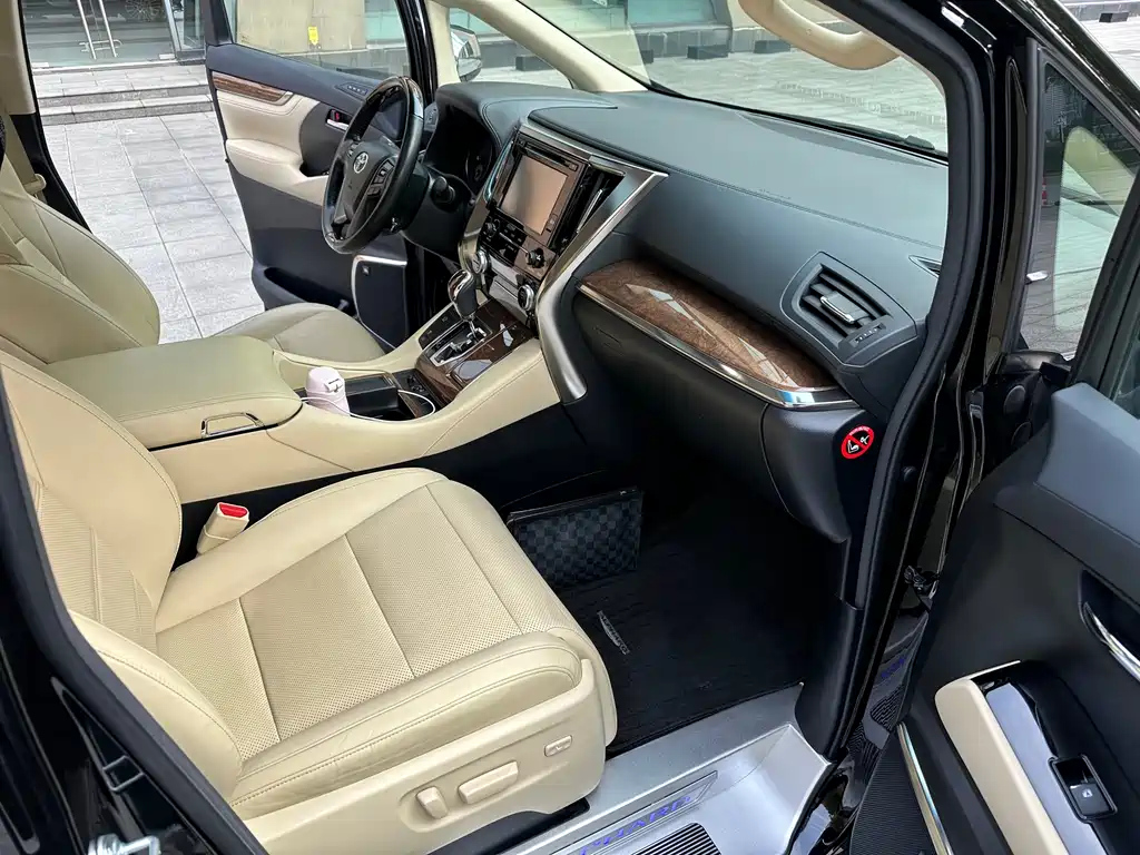 TOYOTA ALPHARD 2017