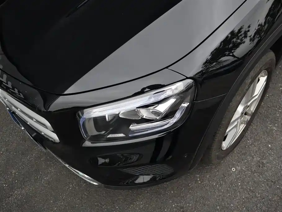 MERCEDES BENZ GLB 2023