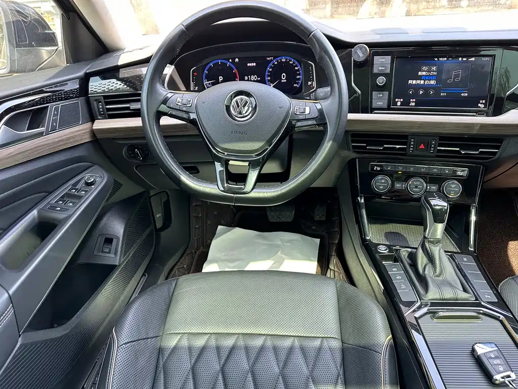 VOLKSWAGEN PASSAT 2020
