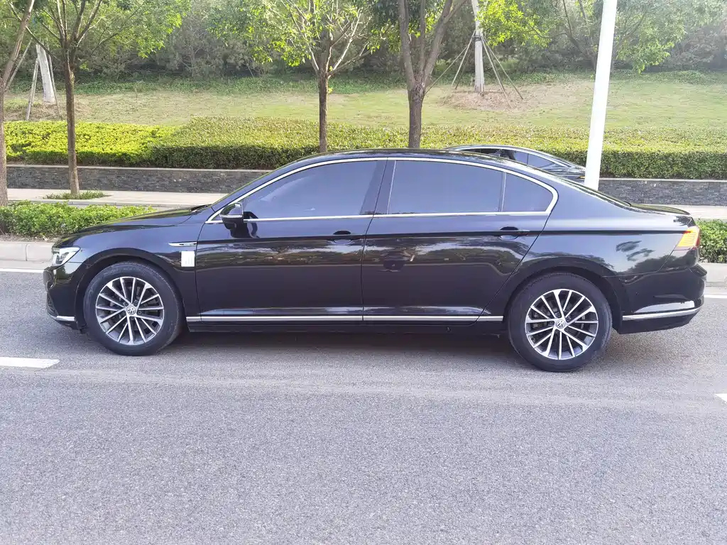 VOLKSWAGEN MAGOTAN 2020