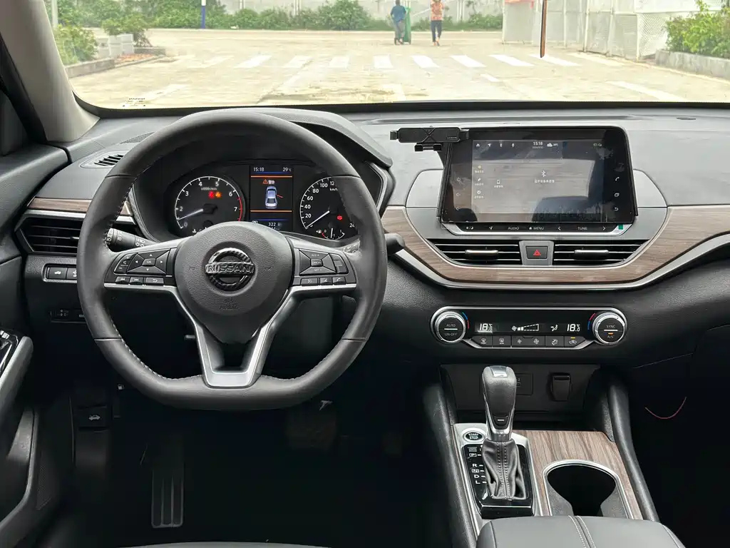 NISSAN TEANA 2022