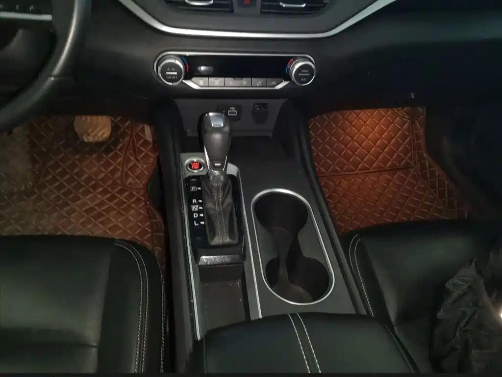 NISSAN TEANA 2020