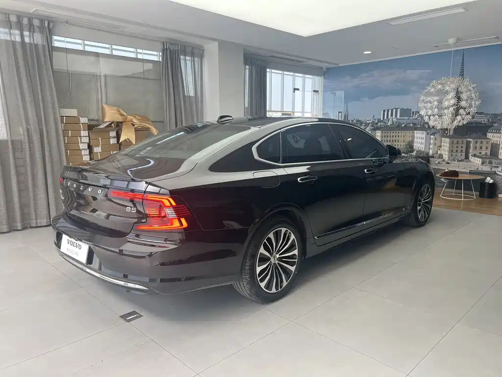 VOLVO S90 2022