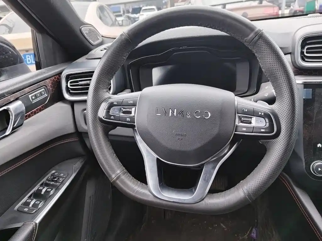 LYNK&CO 03 2020